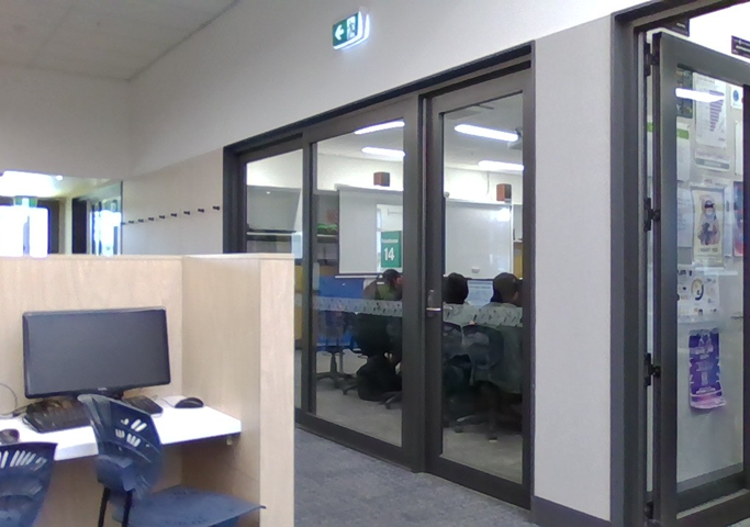 Photo of the entrance to room P14 and its surroundings.